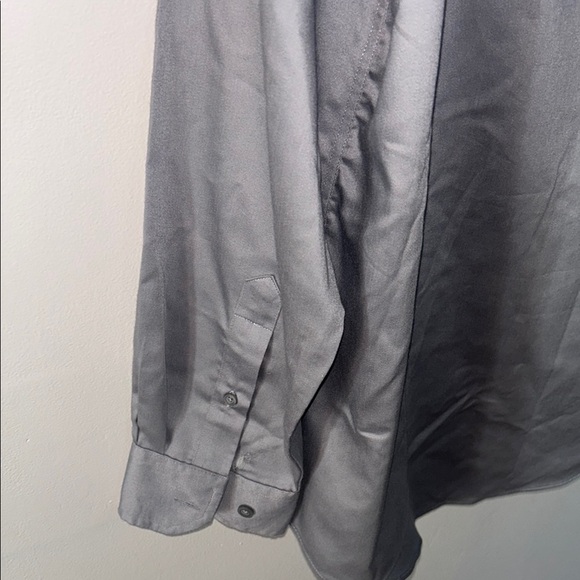 Men's Gray Dress Shirt - Picture 6 of 7